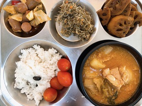 9.19:검정콩밥,감자탕,소세지야채볶음,멸치볶음,연근조림,방울토마토