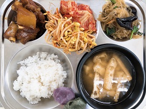 9.28:쌀밥,유부된장국,돼지갈비찜,잡채,콩나물무침,배추김치,송편
