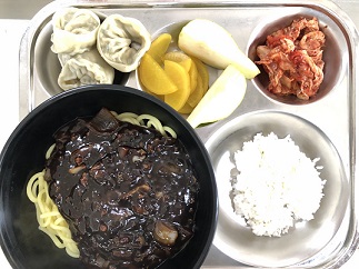 12.15:쌀밥,짜장면,손만두찜,단무지,배추김치,배