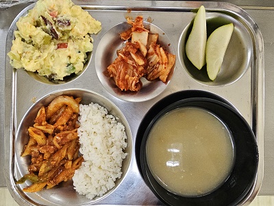 3.20:쌀밥,양송이스프,미트펜네파스타,감자샐러드,배추김치,배