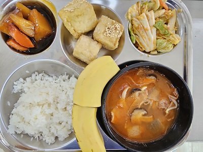 4.3:쌀밥,육개장,두부구이,감자조림,배추된장무침,바나나